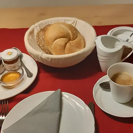 منزل للإقامة Gaestehaus Huber *