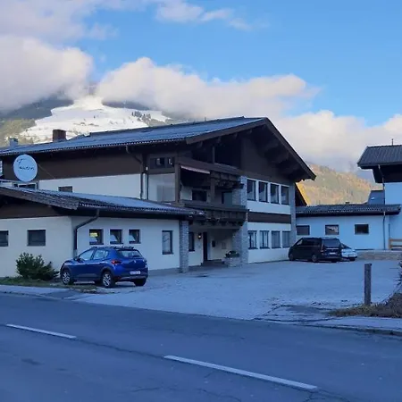 홈스테이 Gaestehaus Huber *