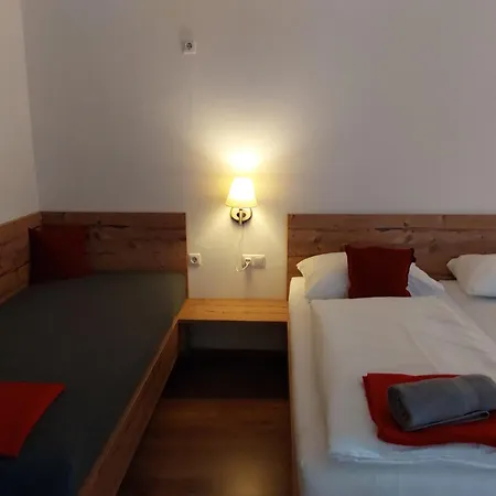 Gaestehaus Huber 미테르질