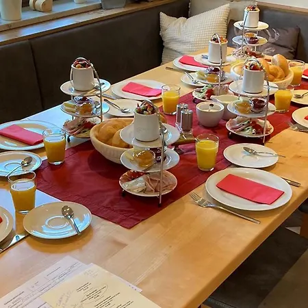 Gaestehaus Huber منزل للإقامة ميترسل